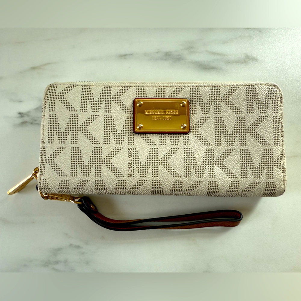 Michael Kors Travel Wallet